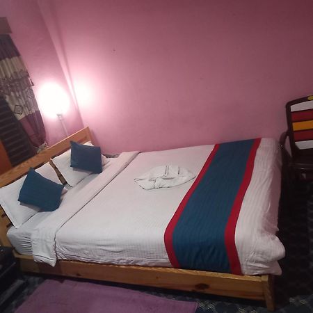 Galaxy Inn Guest House Похара Екстериор снимка