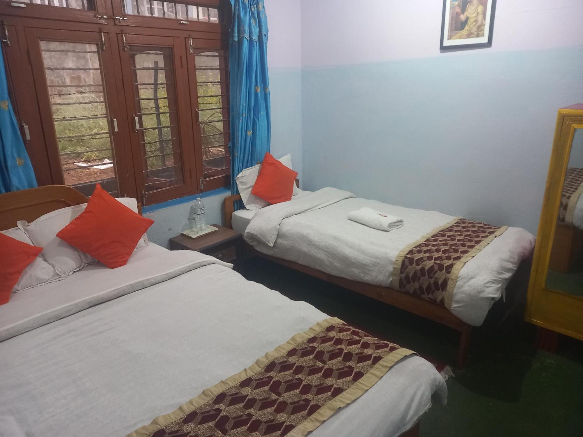 Galaxy Inn Guest House Похара Екстериор снимка