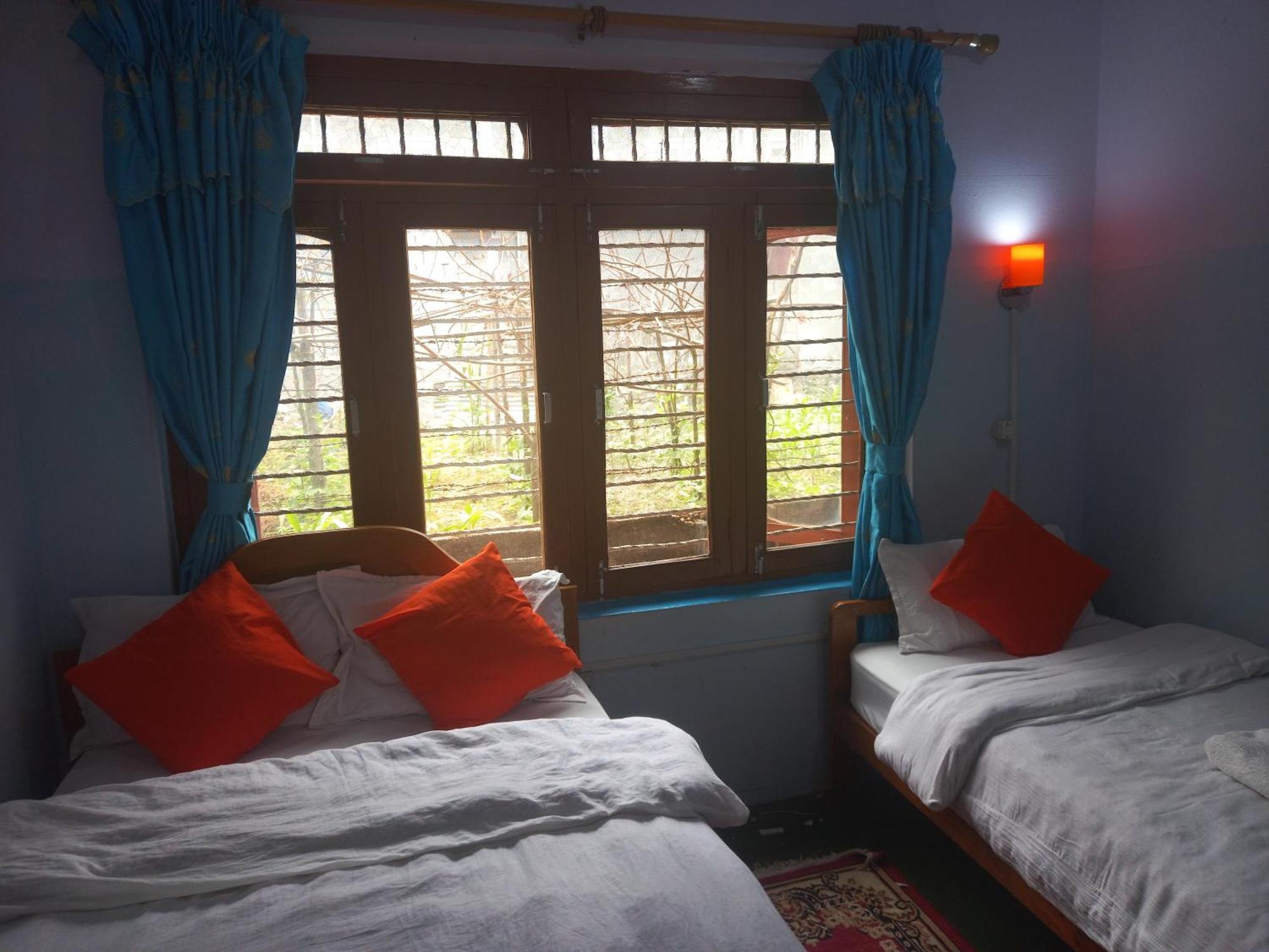 Galaxy Inn Guest House Похара Екстериор снимка