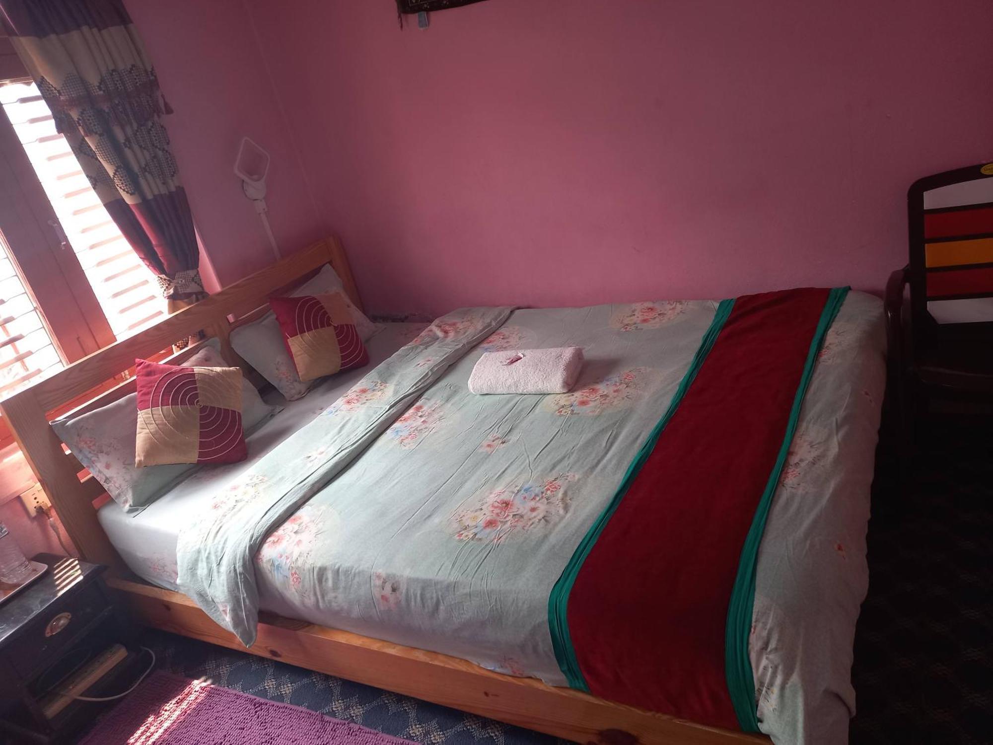 Galaxy Inn Guest House Похара Екстериор снимка