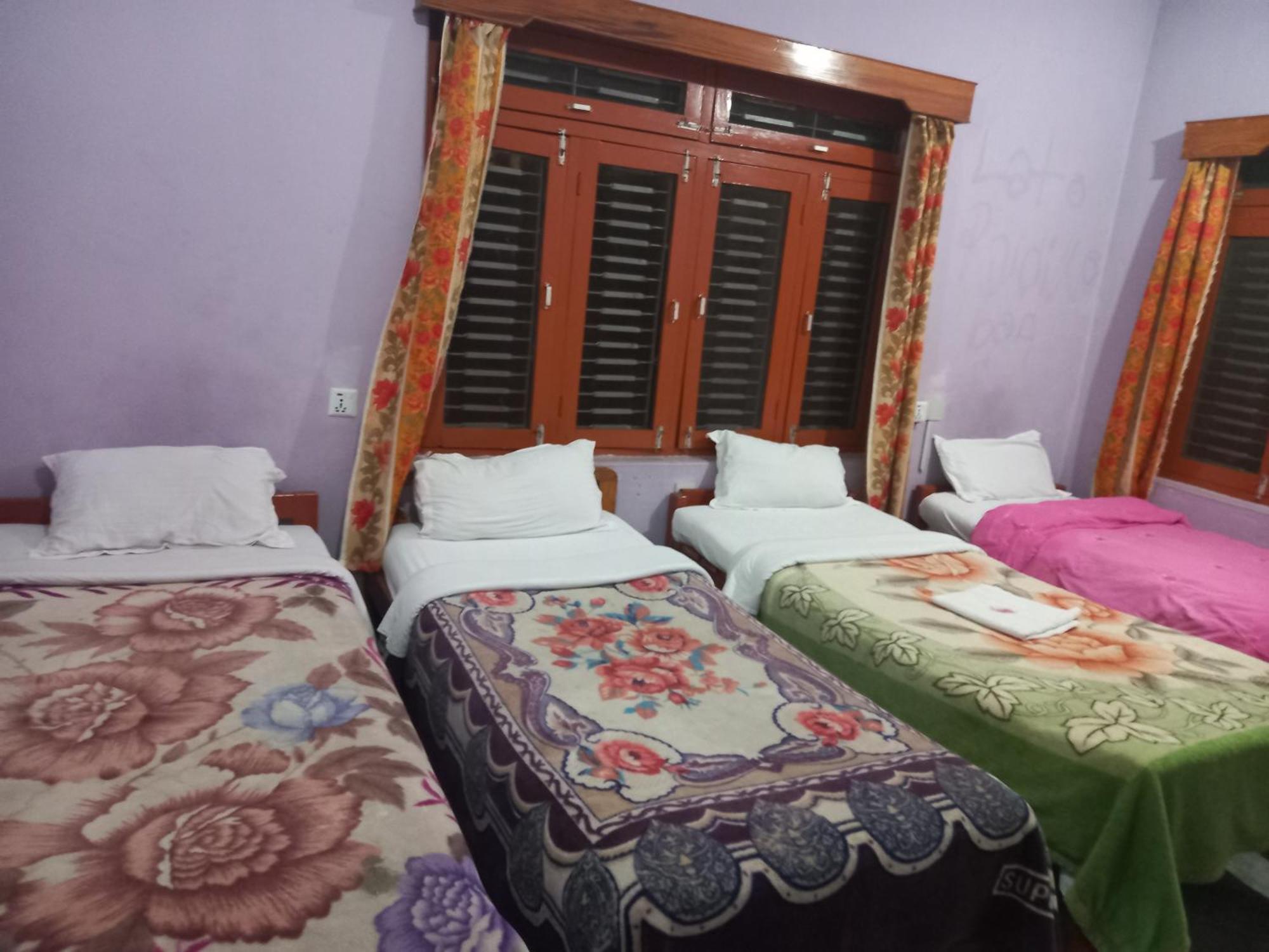 Galaxy Inn Guest House Похара Екстериор снимка