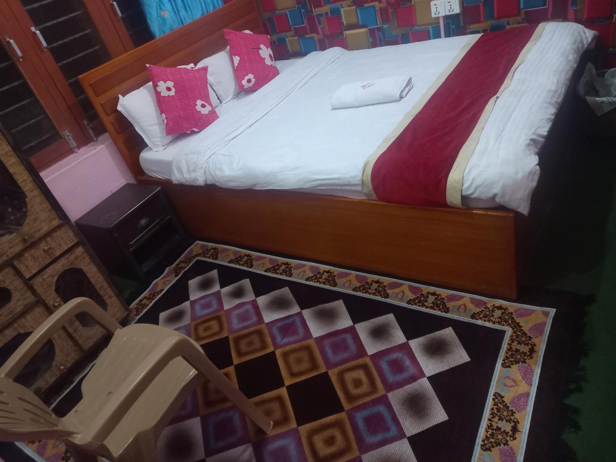 Galaxy Inn Guest House Похара Стая снимка